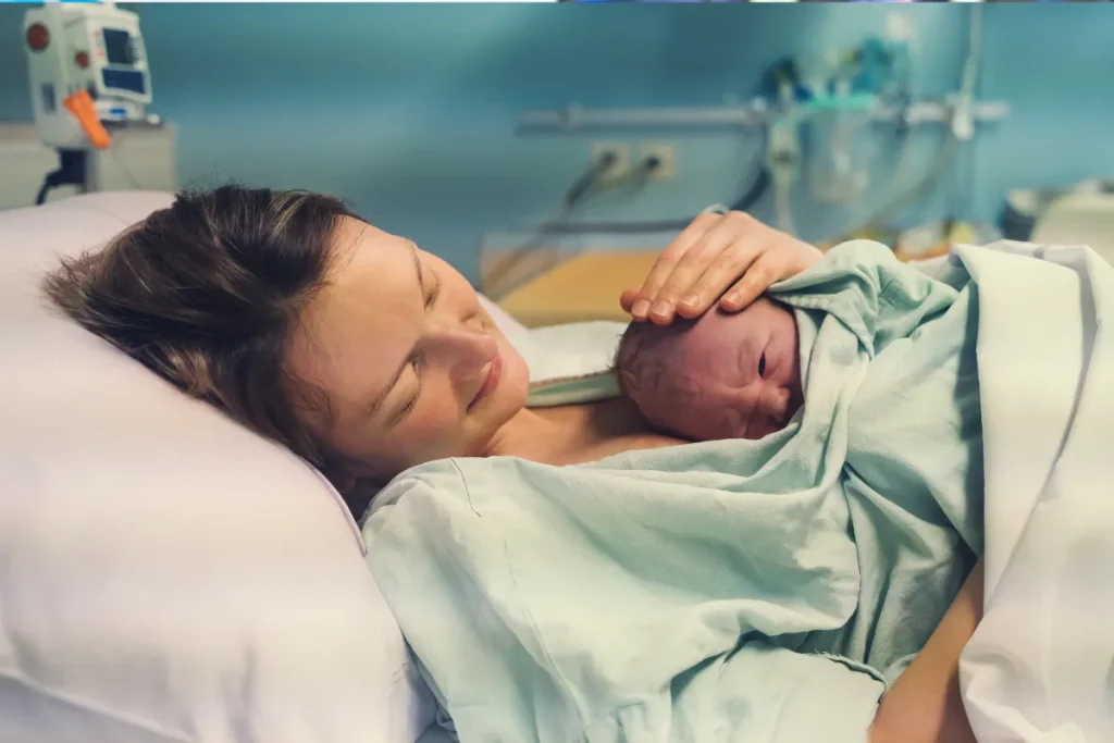 Comment choisir un cadeau de naissance utile et adapté aux besoins de bébé ?